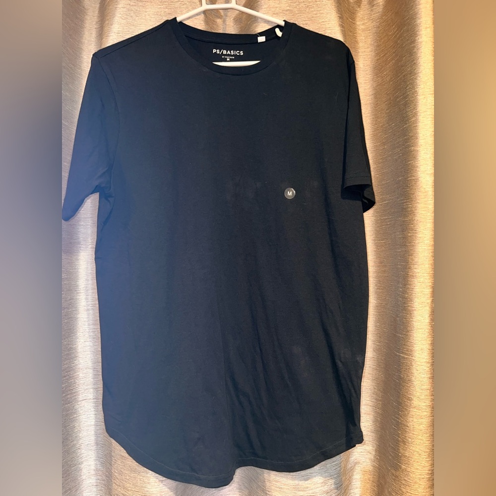 Basic black t shirt by Pacsun